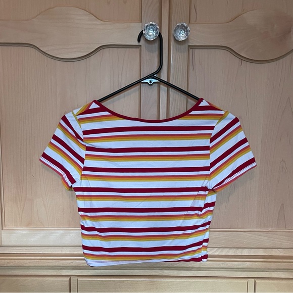 PacSun Basic Cropped V-Neck Shirt - Picture 3 of 3